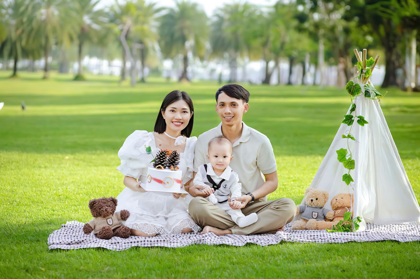 Gia đình chụp ảnh cùng Thỏ Mini Studio